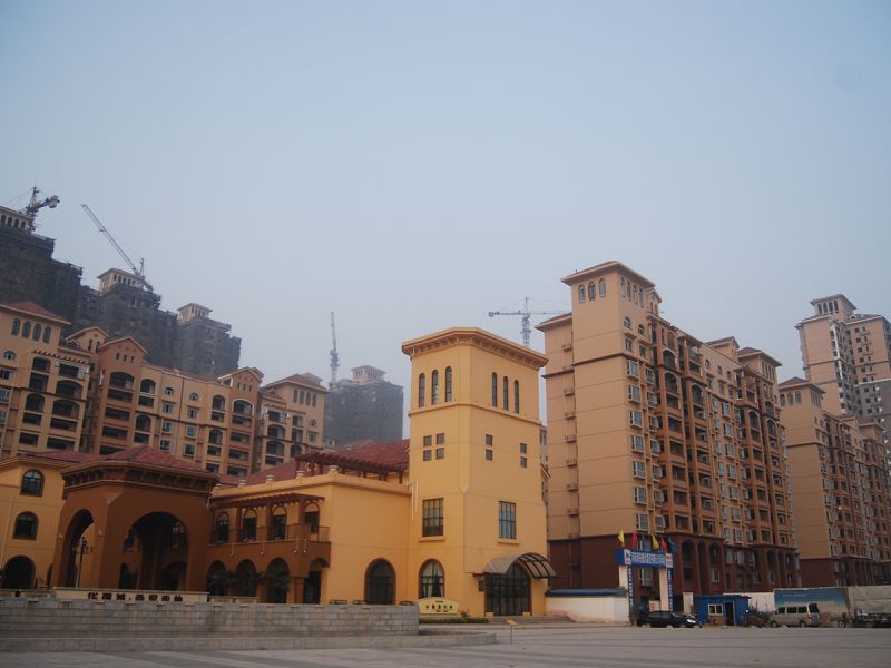 華強(qiáng)城一期二標(biāo)段工程（2010年省文明工地、省“結(jié)構(gòu)中州杯”工程